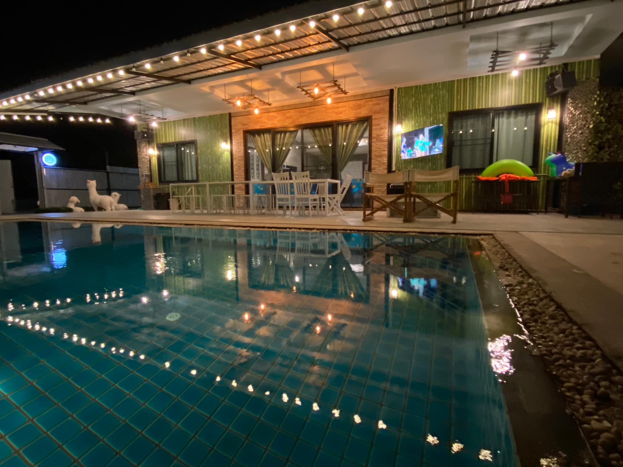 บ้านพักสวนผึ้ง,ที่พักสวนผึ้ง,พูลวิลล่าสวนผึ้ง